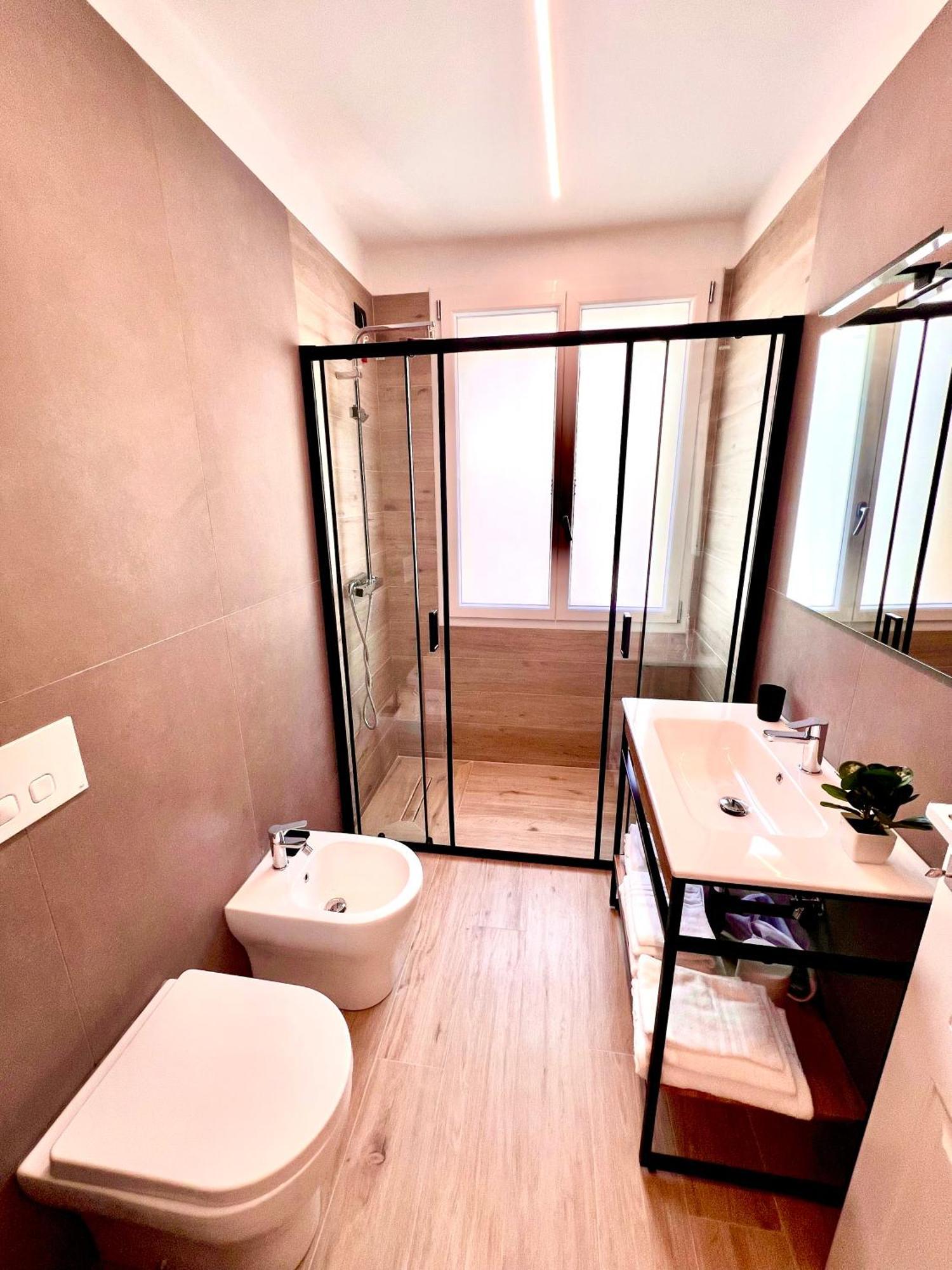 Cinque Terre Hub Suite Art La Spezia Bagian luar foto